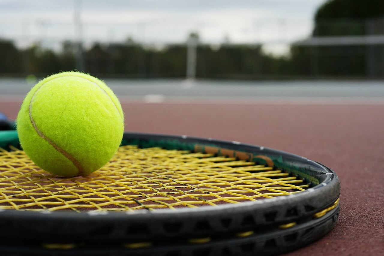 tennis racquet stringing